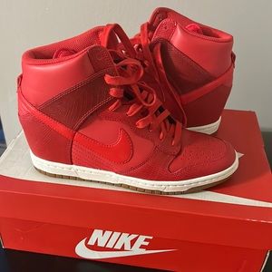 Women red Dunks